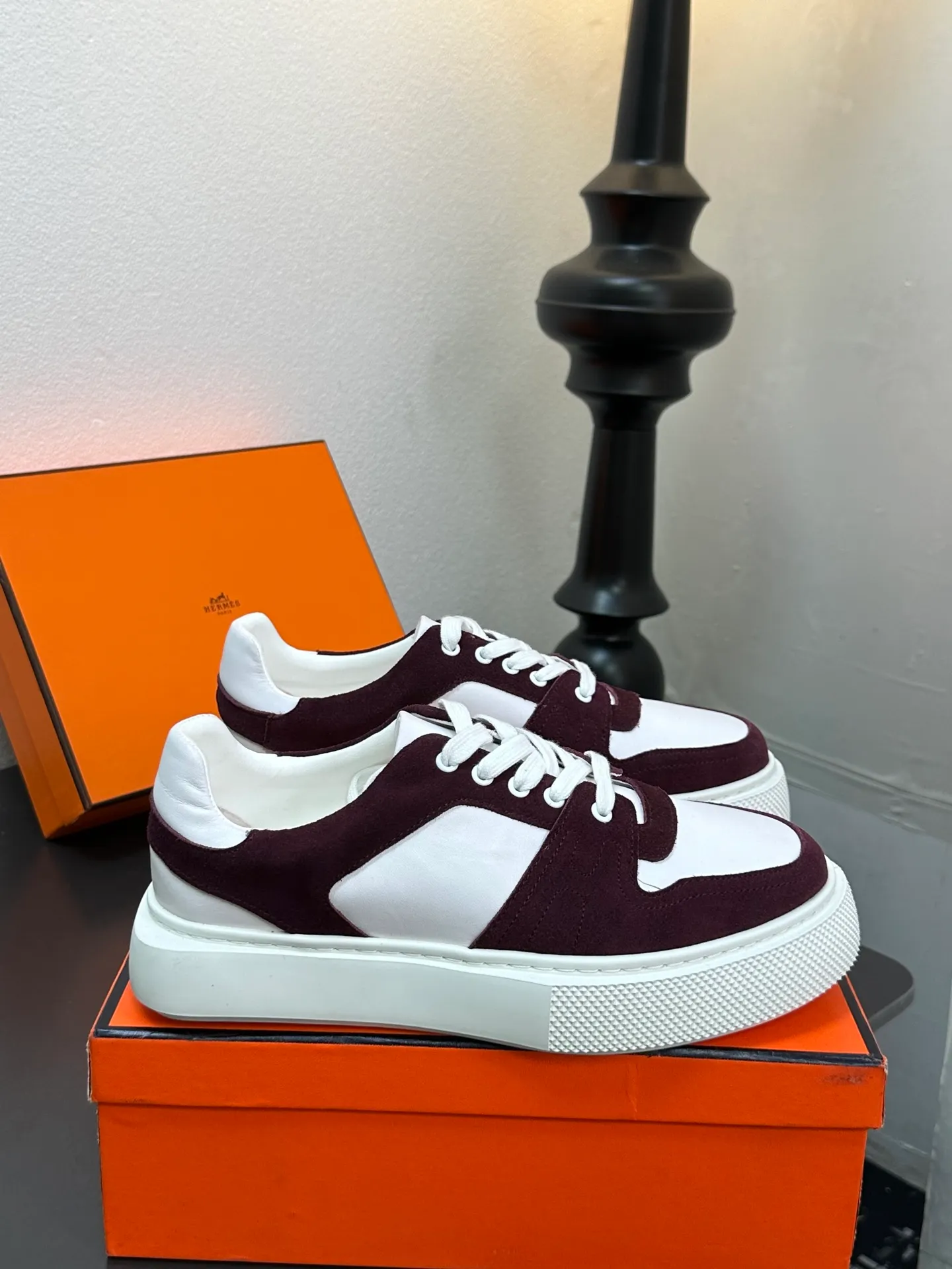 p700💰Men's shoes ❤️❤️Hermes top version# Hermès deep series couple's small white shoes casual skateboard shoes Stylish graphic design to create retro style Upper: cowhide material Lining: sheepskin lining Outsole: TPU outsole Size: 38-45